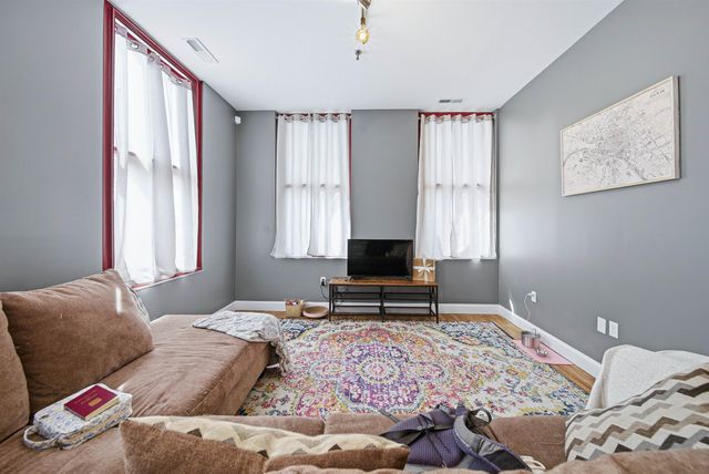 470 Silver St Apt 123, Manchester, NH 03103