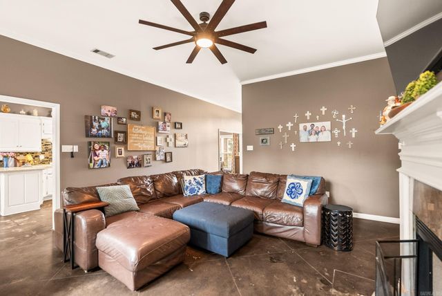 27 Winona Drive, Maumelle, AR 72113