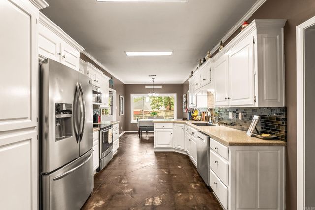 27 Winona Drive, Maumelle, AR 72113