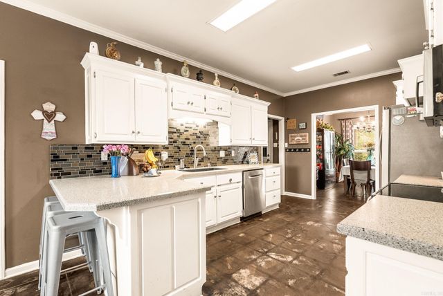 27 Winona Drive, Maumelle, AR 72113