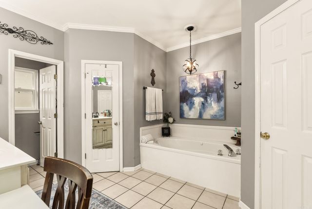 27 Winona Drive, Maumelle, AR 72113