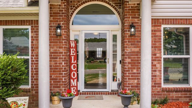27 Winona Drive, Maumelle, AR 72113