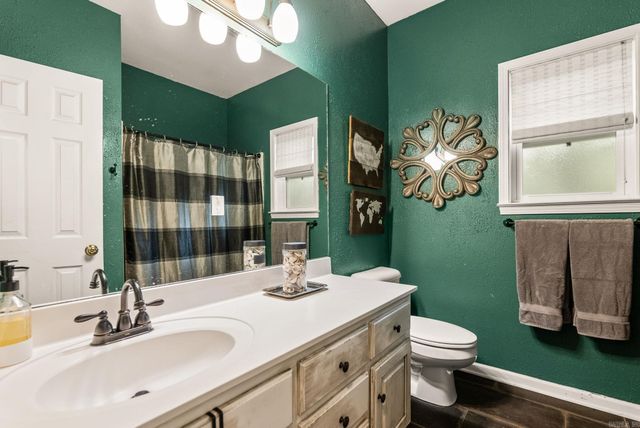27 Winona Drive, Maumelle, AR 72113