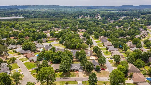 27 Winona Drive, Maumelle, AR 72113