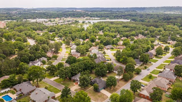27 Winona Drive, Maumelle, AR 72113