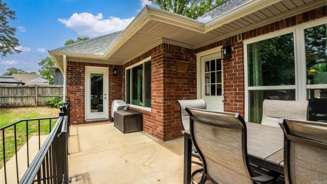 27 Winona Drive, Maumelle, AR 72113