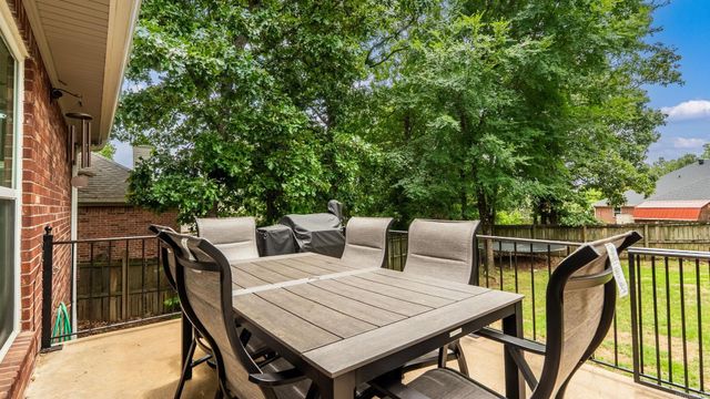 27 Winona Drive, Maumelle, AR 72113