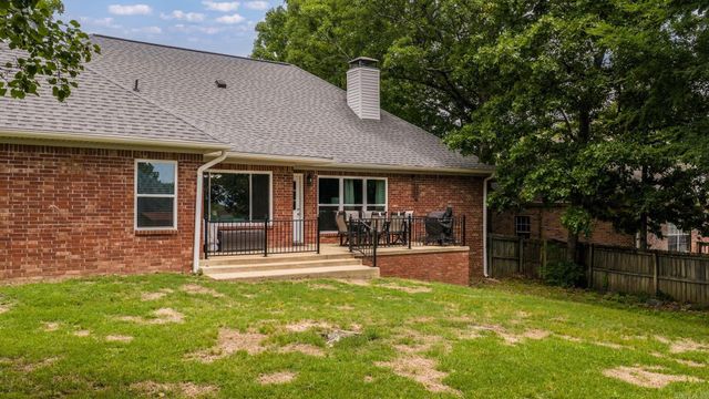 27 Winona Drive, Maumelle, AR 72113