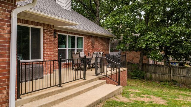 27 Winona Drive, Maumelle, AR 72113