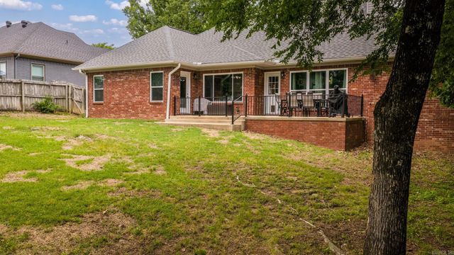 27 Winona Drive, Maumelle, AR 72113