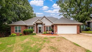 27 Winona Drive, Maumelle, AR 72113
