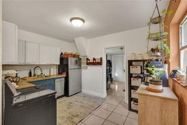 6420 SW 58th Pl, South Miami, FL 33143