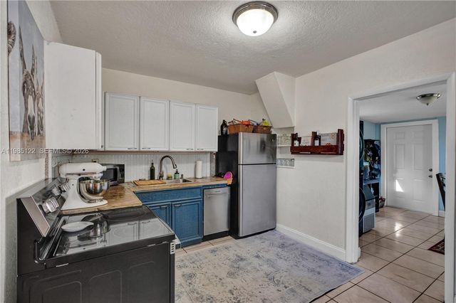 6420 SW 58th Pl, South Miami, FL 33143