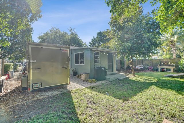 6420 SW 58th Pl, South Miami, FL 33143