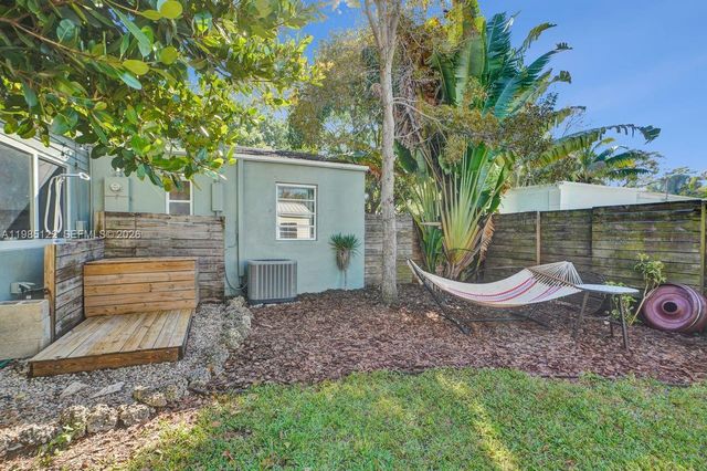 6420 SW 58th Pl, South Miami, FL 33143