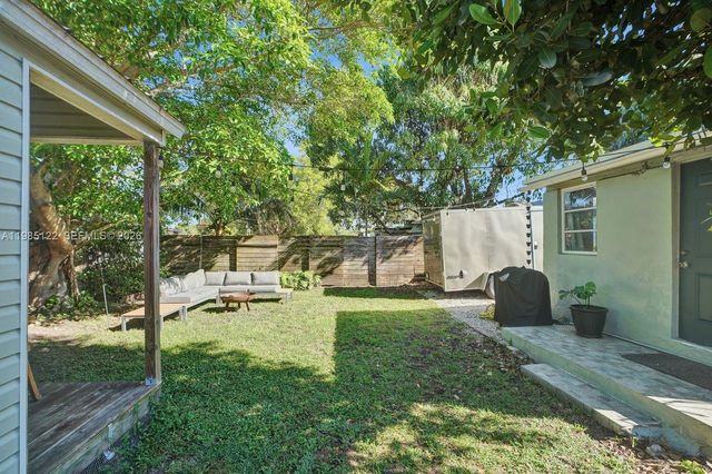 6420 SW 58th Pl, South Miami, FL 33143