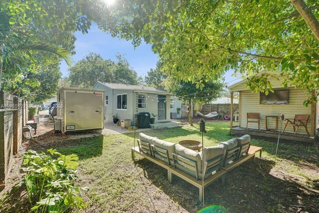 6420 SW 58th Pl, South Miami, FL 33143