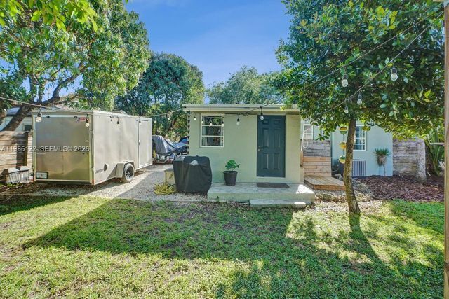 6420 SW 58th Pl, South Miami, FL 33143