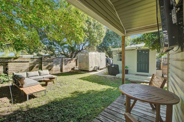 6420 SW 58th Pl, South Miami, FL 33143