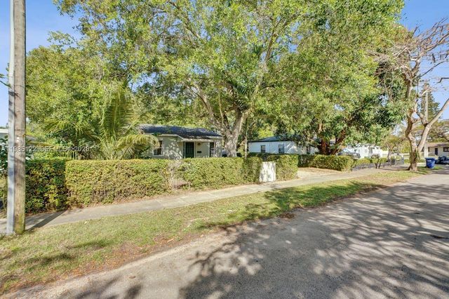 6420 SW 58th Pl, South Miami, FL 33143