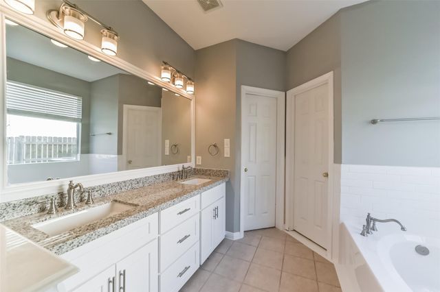 440 Mystic Trail Loop, Kingwood, TX 77339