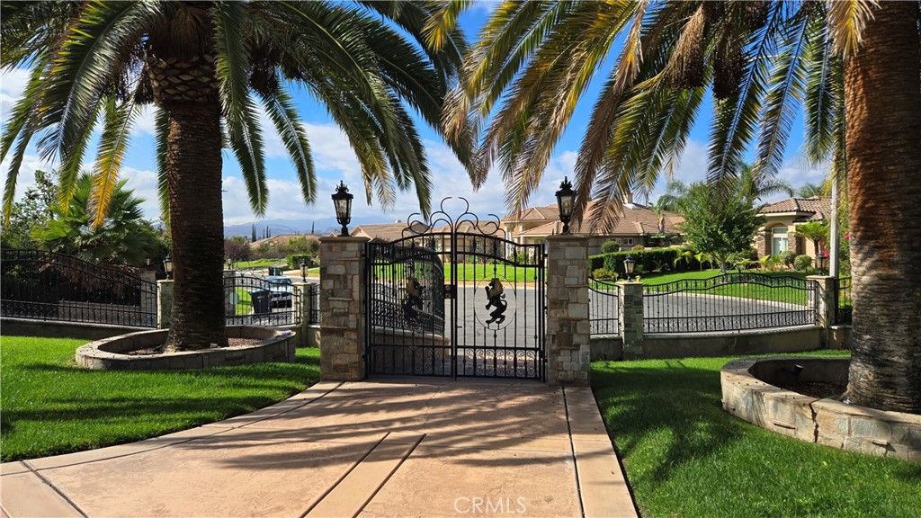 Image 3 of property listing at 16176 Graceful Court, Riverside, CA 92504