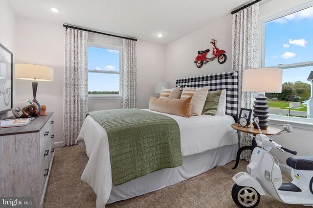 000 PETERS AVENUE, Ranson, WV 25438