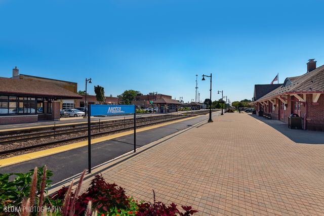 71 N Williams Street, Crystal Lake, IL 60014