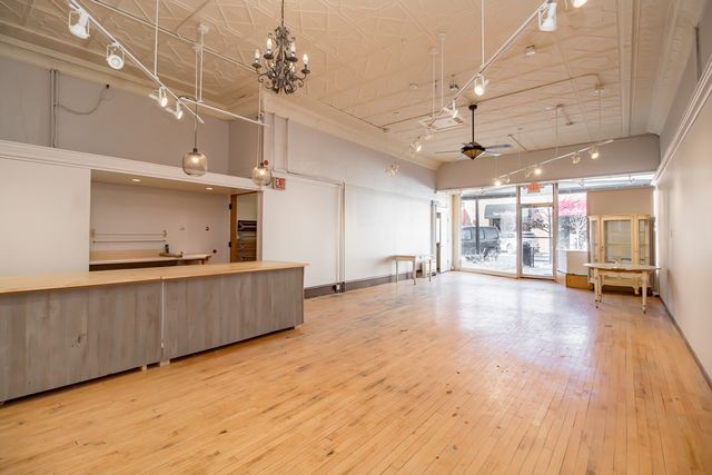 71 N Williams Street, Crystal Lake, IL 60014