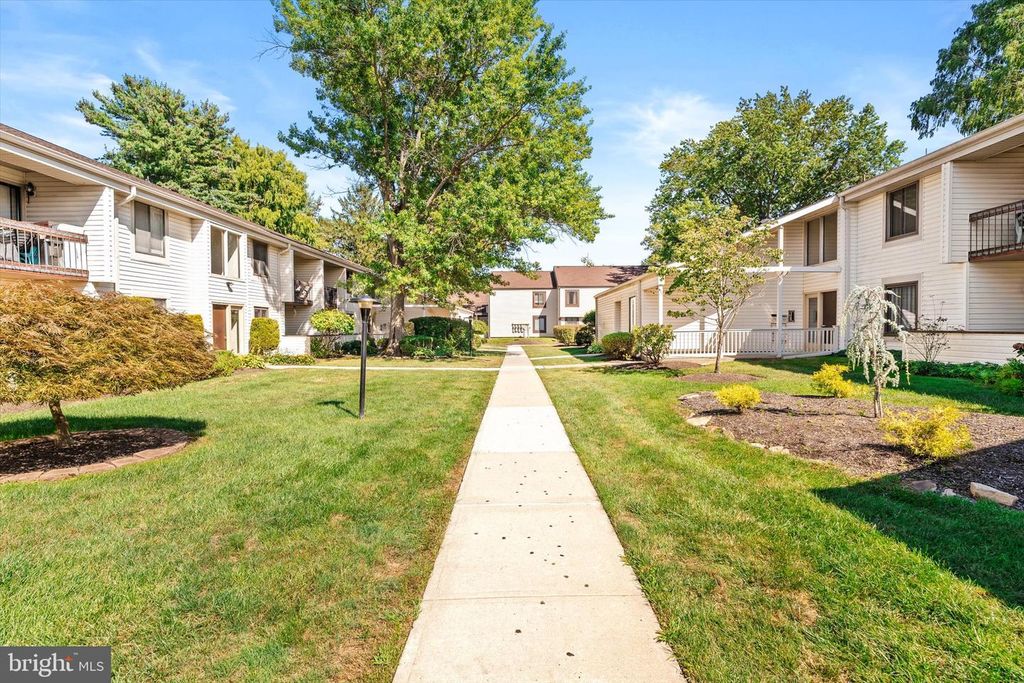 T-4 AVON DR E, East Windsor, NJ 08520