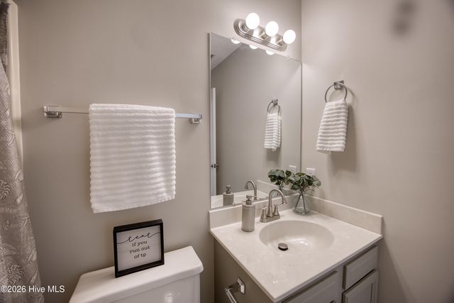 214 W Volant Street, Hubert, NC 28539