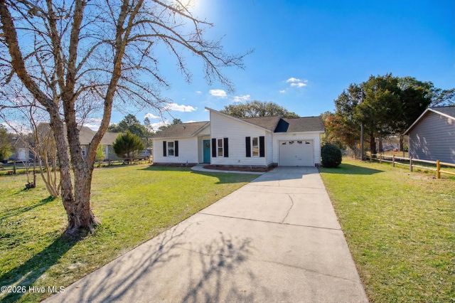 214 W Volant Street, Hubert, NC 28539