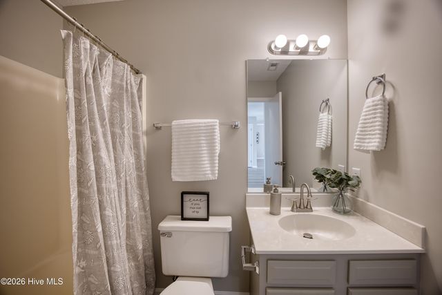 214 W Volant Street, Hubert, NC 28539