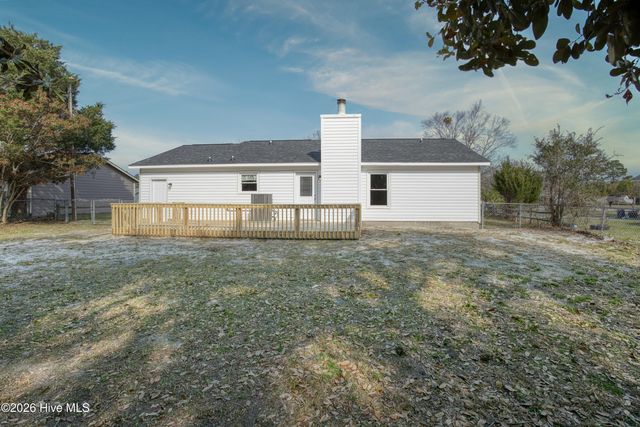 214 W Volant Street, Hubert, NC 28539