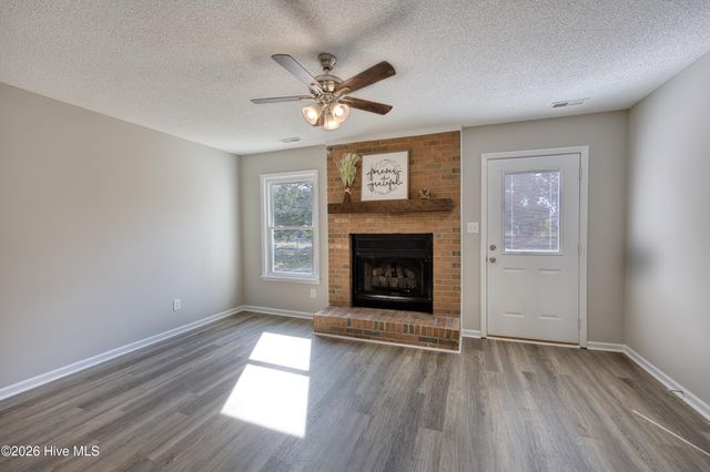 214 W Volant Street, Hubert, NC 28539