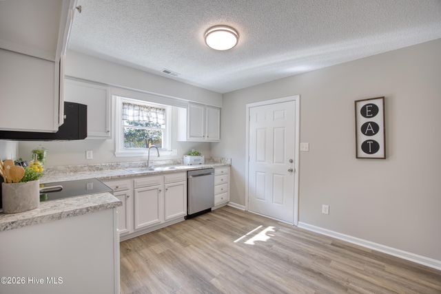 214 W Volant Street, Hubert, NC 28539