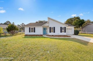 214 W Volant Street, Hubert, NC 28539