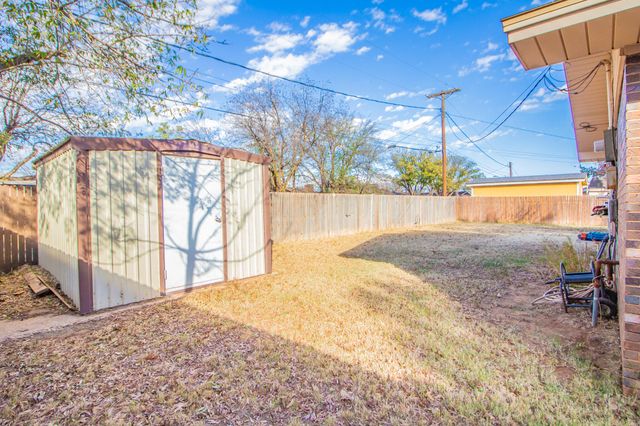 1803 E Buckley Street, Brownfield, TX 79316