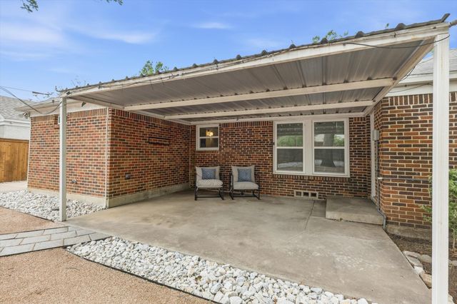 3525 Stadium Drive, Fort Worth, TX 76109