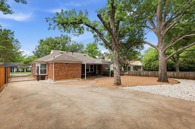 3525 Stadium Drive, Fort Worth, TX 76109