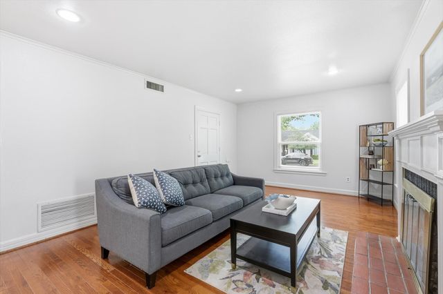 3525 Stadium Drive, Fort Worth, TX 76109