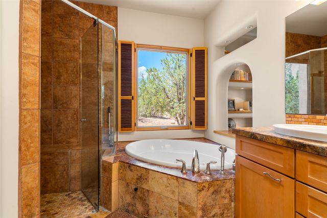 4 Calle Perezoso, Santa Fe, NM 87507