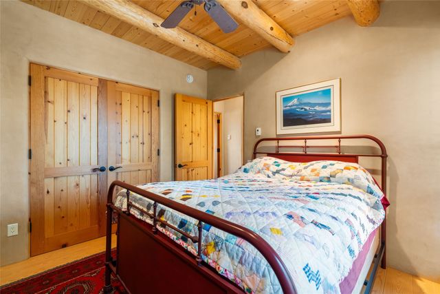 4 Calle Perezoso, Santa Fe, NM 87507