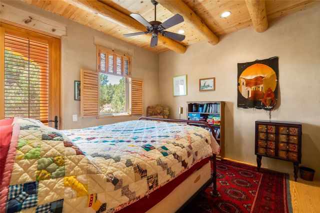 4 Calle Perezoso, Santa Fe, NM 87507