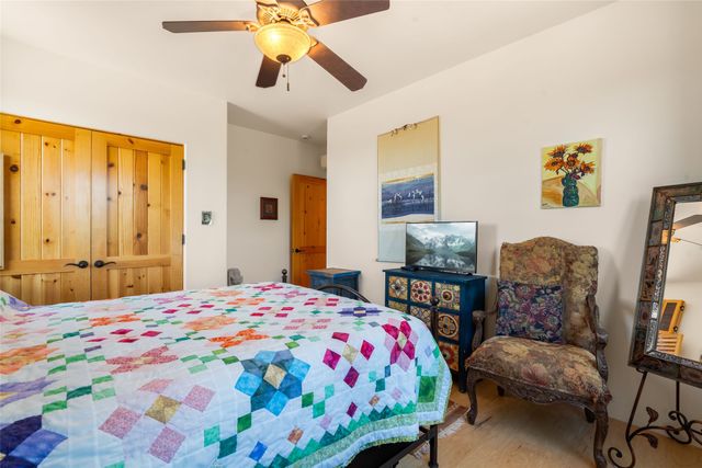 4 Calle Perezoso, Santa Fe, NM 87507