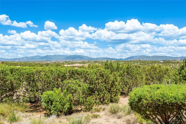 4 Calle Perezoso, Santa Fe, NM 87507