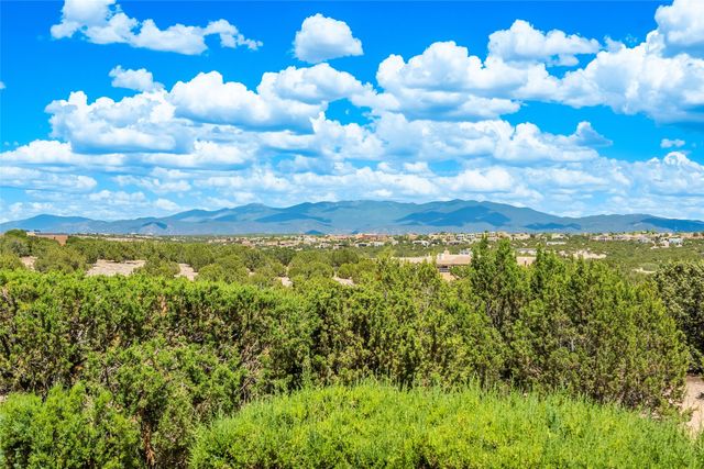 4 Calle Perezoso, Santa Fe, NM 87507