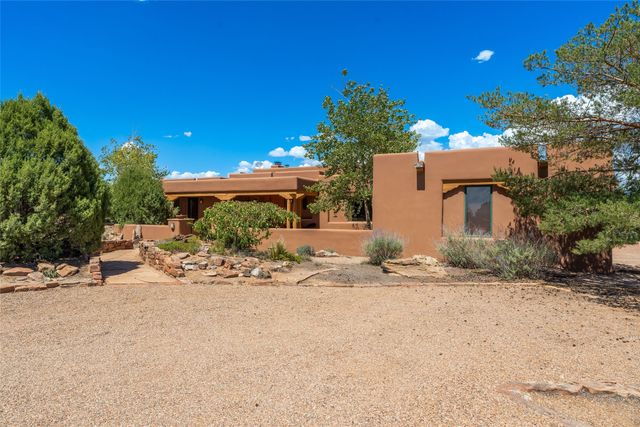 4 Calle Perezoso, Santa Fe, NM 87507