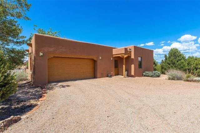 4 Calle Perezoso, Santa Fe, NM 87507