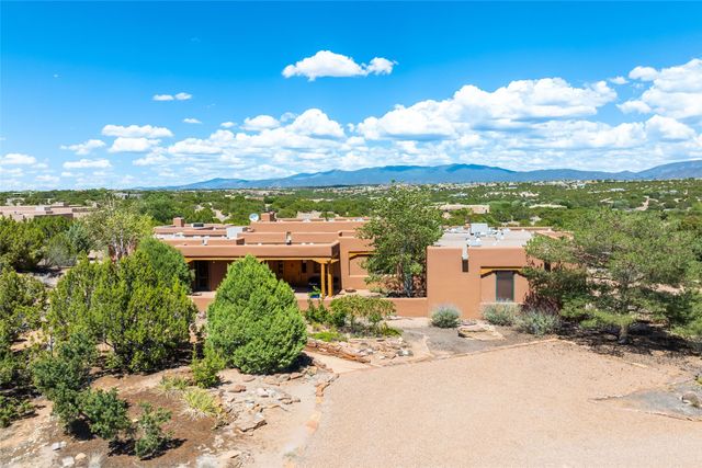 4 Calle Perezoso, Santa Fe, NM 87507